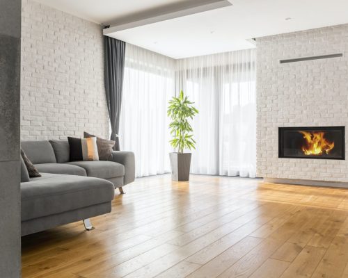 living-room-with-wood-flooring-1-e1629862496253